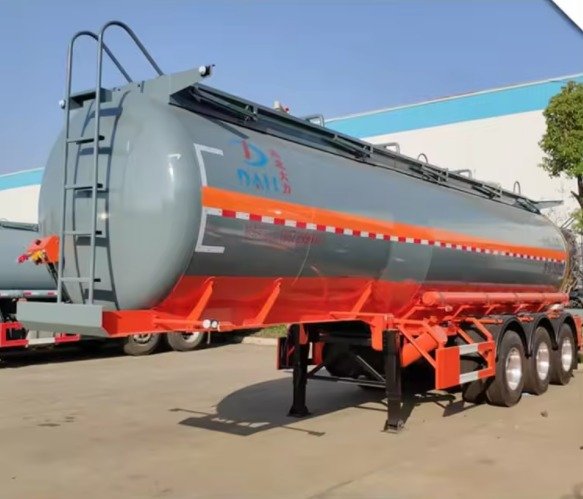 Second-Hand Oil Tanker Semi-Trailer for Sale